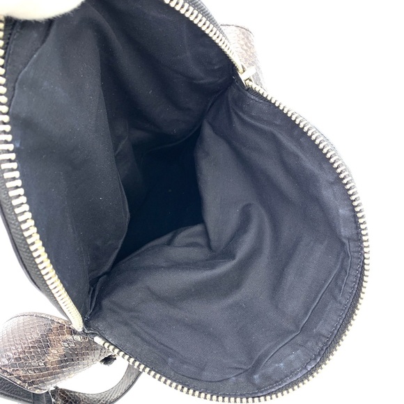 Marc Jacobs Black Leather Expendable Shoulder Bag - Picture 10 of 12